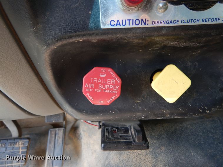 image for item GV9047 2004 Ford F750 Super Duty XL  flatbed truck