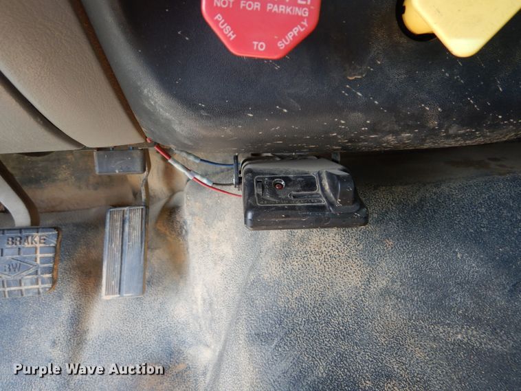 image for item GV9047 2004 Ford F750 Super Duty XL  flatbed truck