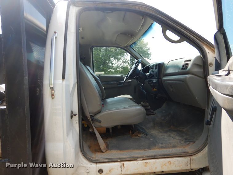 image for item GV9047 2004 Ford F750 Super Duty XL  flatbed truck