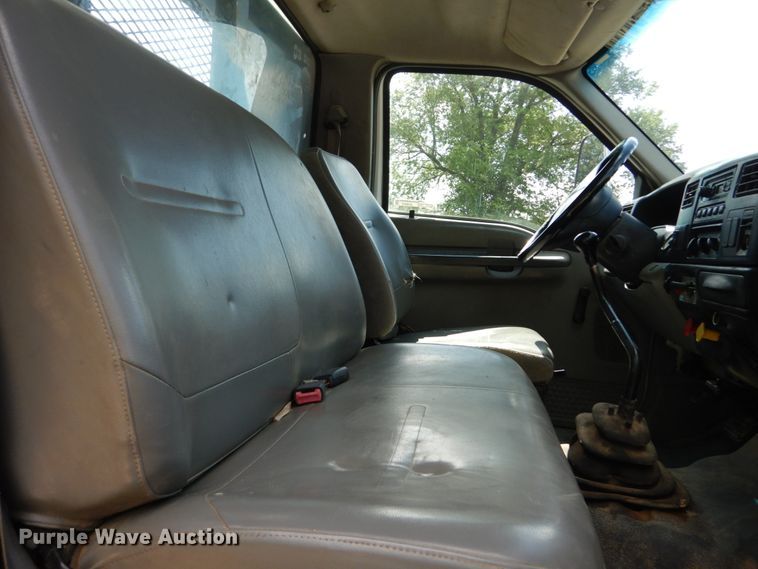 image for item GV9047 2004 Ford F750 Super Duty XL  flatbed truck