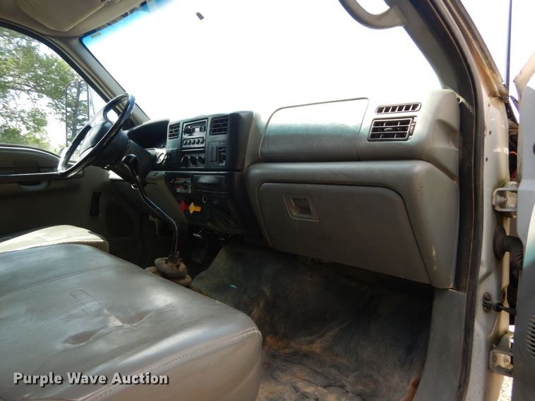 image for item GV9047 2004 Ford F750 Super Duty XL  flatbed truck