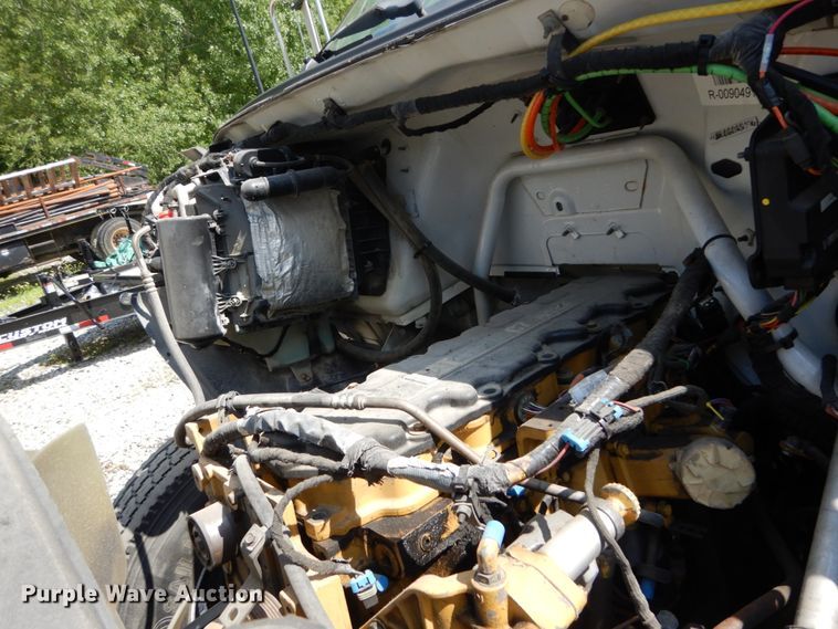 image for item GV9047 2004 Ford F750 Super Duty XL  flatbed truck