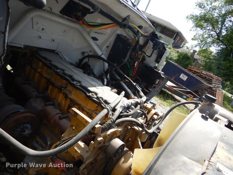 image for item GV9047 2004 Ford F750 Super Duty XL  flatbed truck