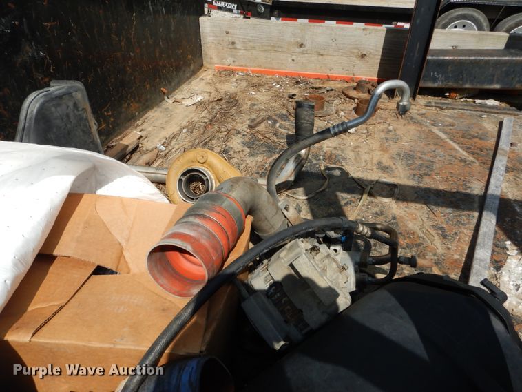 image for item GV9047 2004 Ford F750 Super Duty XL  flatbed truck