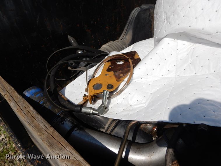 image for item GV9047 2004 Ford F750 Super Duty XL  flatbed truck