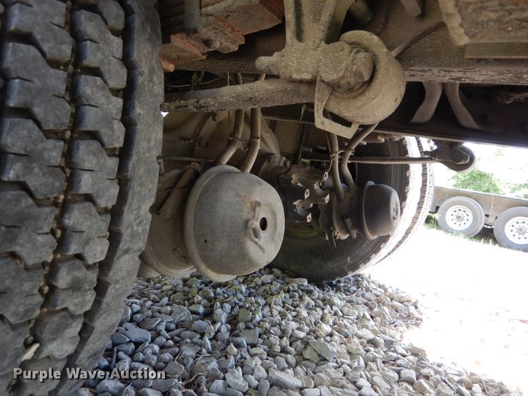 image for item GV9047 2004 Ford F750 Super Duty XL  flatbed truck