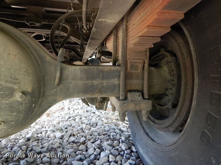 image for item GV9047 2004 Ford F750 Super Duty XL  flatbed truck