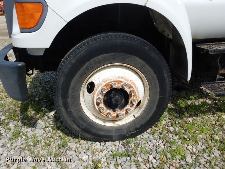 image for item GV9047 2004 Ford F750 Super Duty XL  flatbed truck