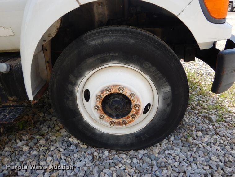 image for item GV9047 2004 Ford F750 Super Duty XL  flatbed truck