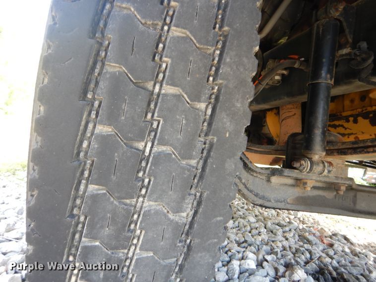 image for item GV9047 2004 Ford F750 Super Duty XL  flatbed truck