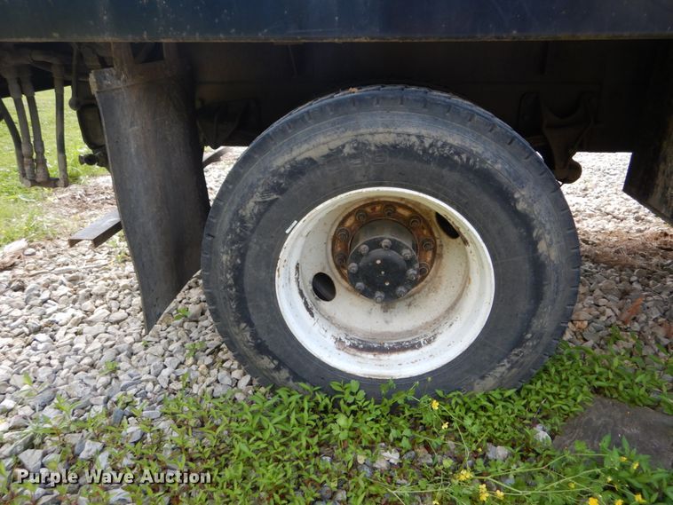 image for item GV9047 2004 Ford F750 Super Duty XL  flatbed truck