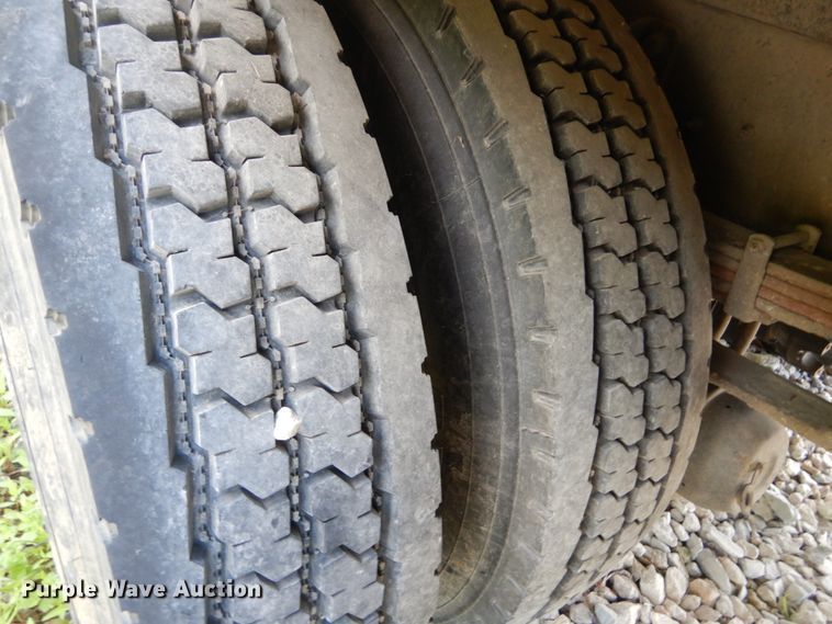 image for item GV9047 2004 Ford F750 Super Duty XL  flatbed truck