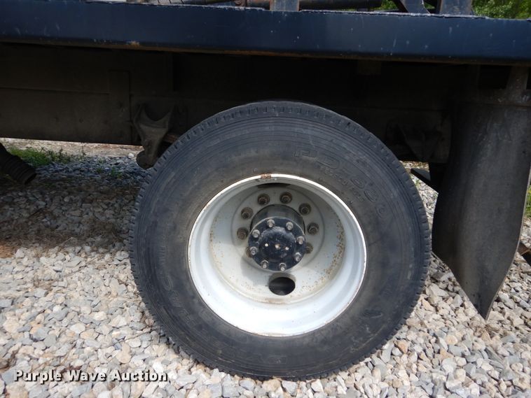 image for item GV9047 2004 Ford F750 Super Duty XL  flatbed truck