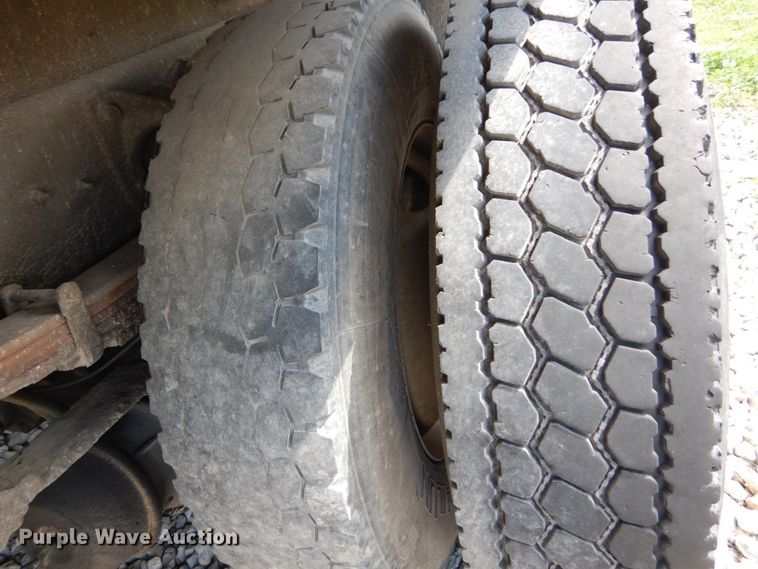 image for item GV9047 2004 Ford F750 Super Duty XL  flatbed truck