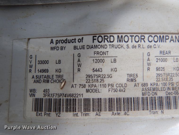 image for item GV9047 2004 Ford F750 Super Duty XL  flatbed truck