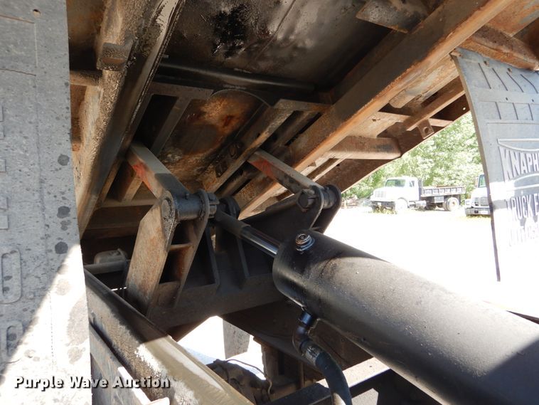 image for item GV9048 1998 Chevrolet C7500  dump truck