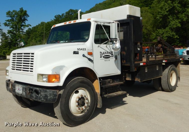 image for item GV9050 1995 International 4900  flatbed truck