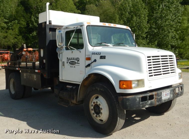 image for item GV9050 1995 International 4900  flatbed truck