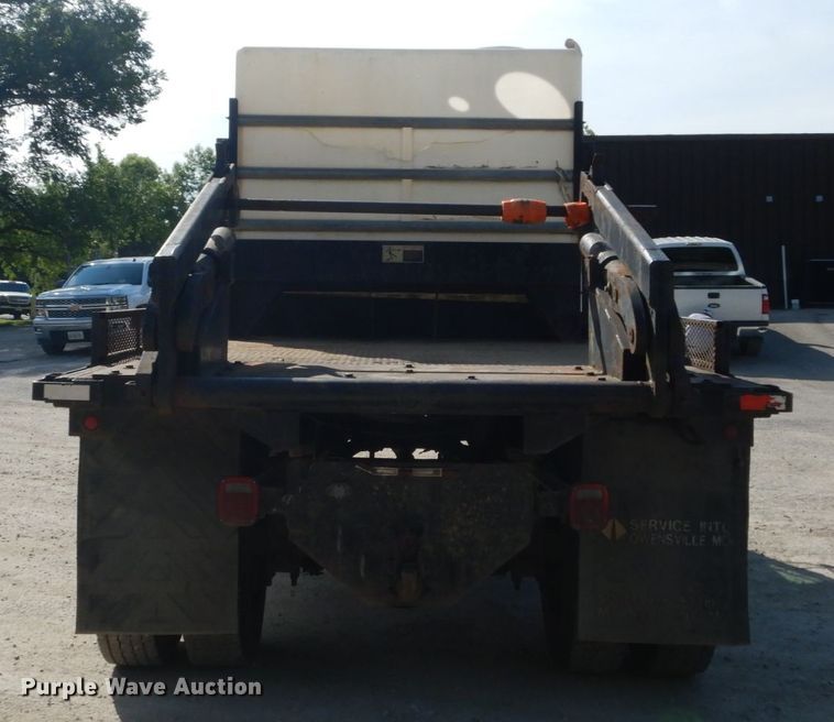 image for item GV9050 1995 International 4900  flatbed truck