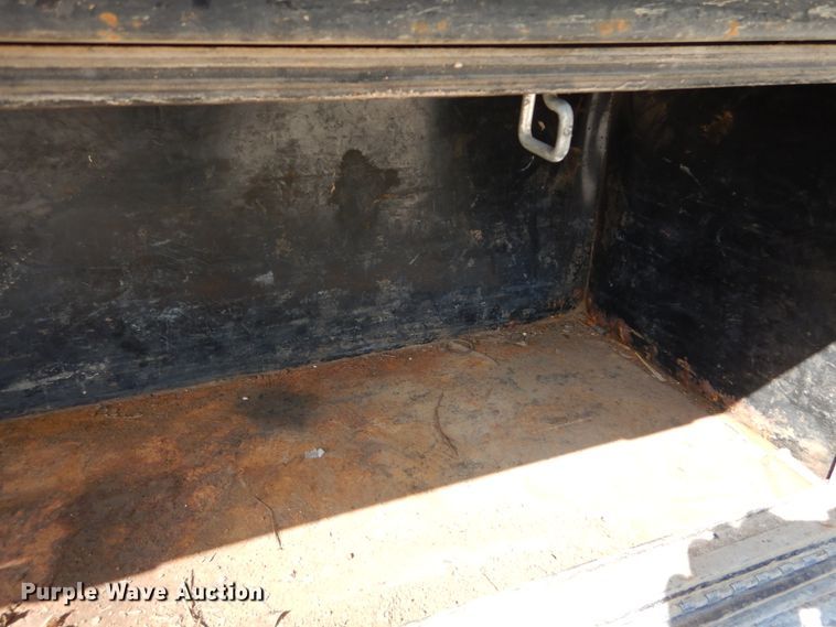 image for item GV9050 1995 International 4900  flatbed truck