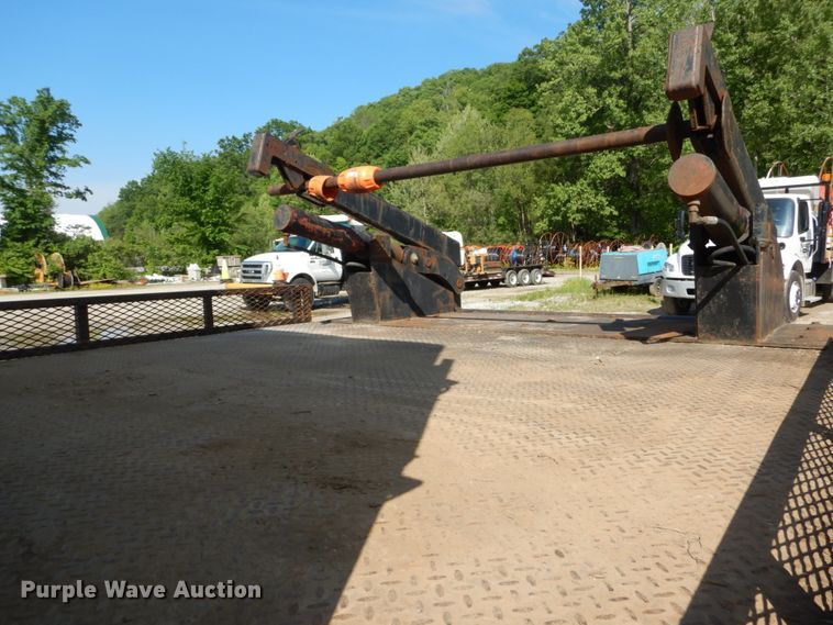 image for item GV9050 1995 International 4900  flatbed truck