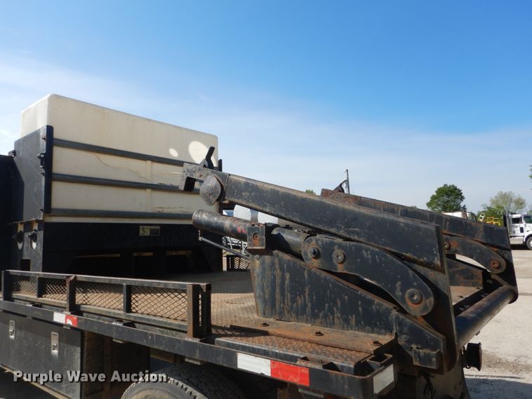 image for item GV9050 1995 International 4900  flatbed truck