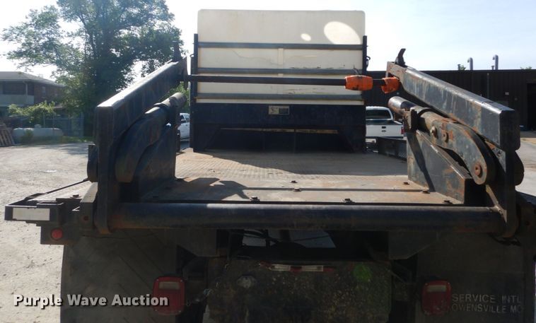 image for item GV9050 1995 International 4900  flatbed truck