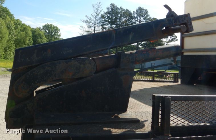 image for item GV9050 1995 International 4900  flatbed truck