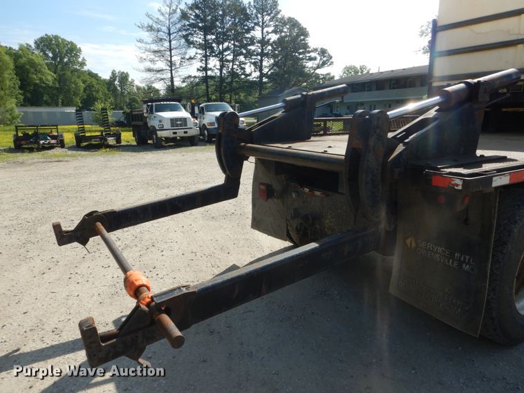 image for item GV9050 1995 International 4900  flatbed truck