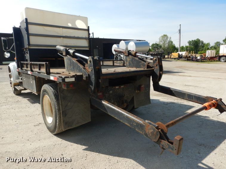 image for item GV9050 1995 International 4900  flatbed truck