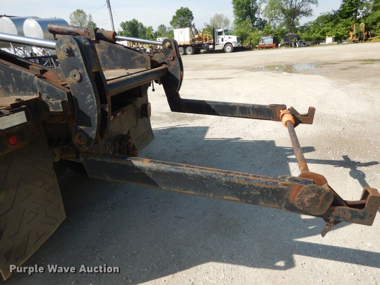 image for item GV9050 1995 International 4900  flatbed truck