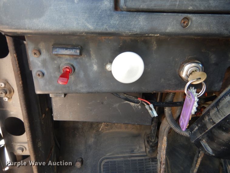 image for item GV9050 1995 International 4900  flatbed truck