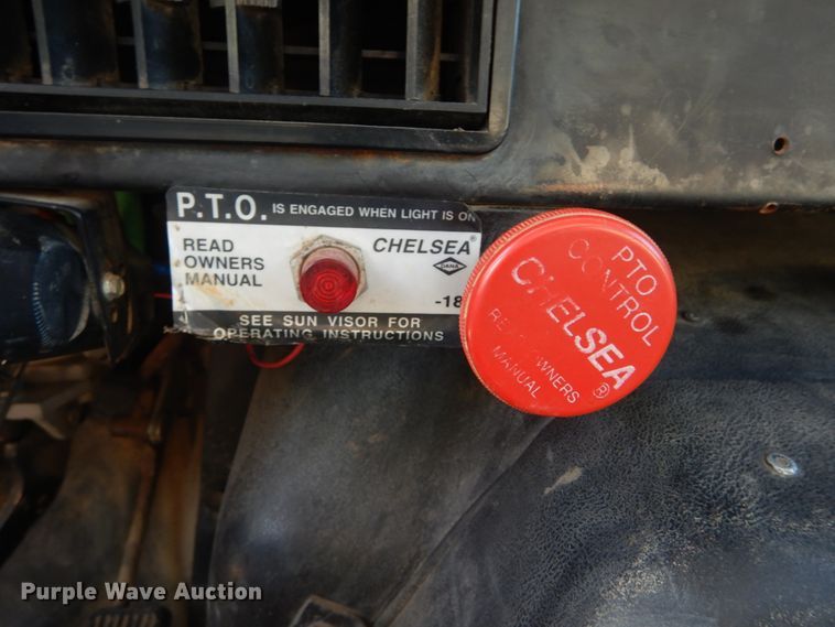 image for item GV9050 1995 International 4900  flatbed truck