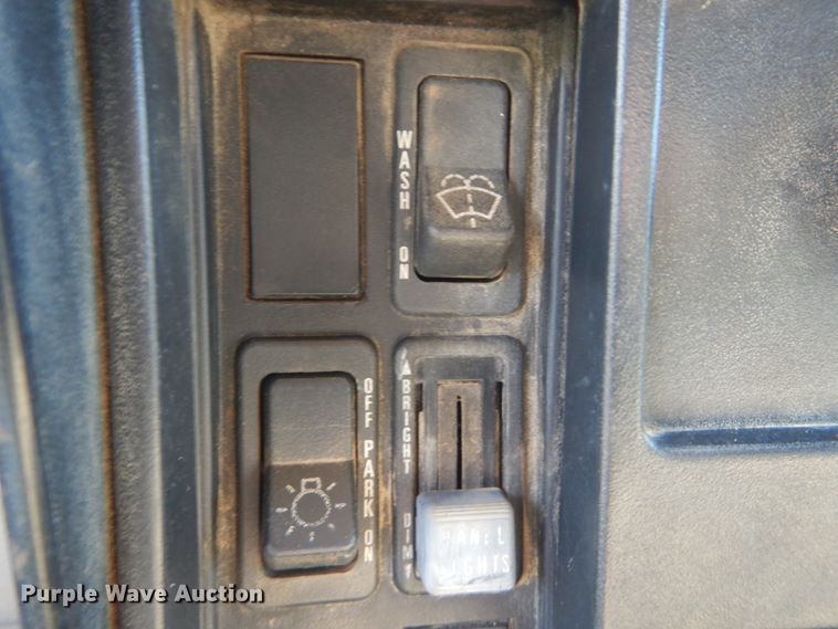 image for item GV9050 1995 International 4900  flatbed truck