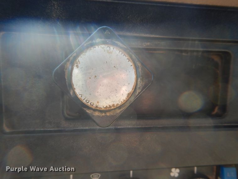 image for item GV9050 1995 International 4900  flatbed truck