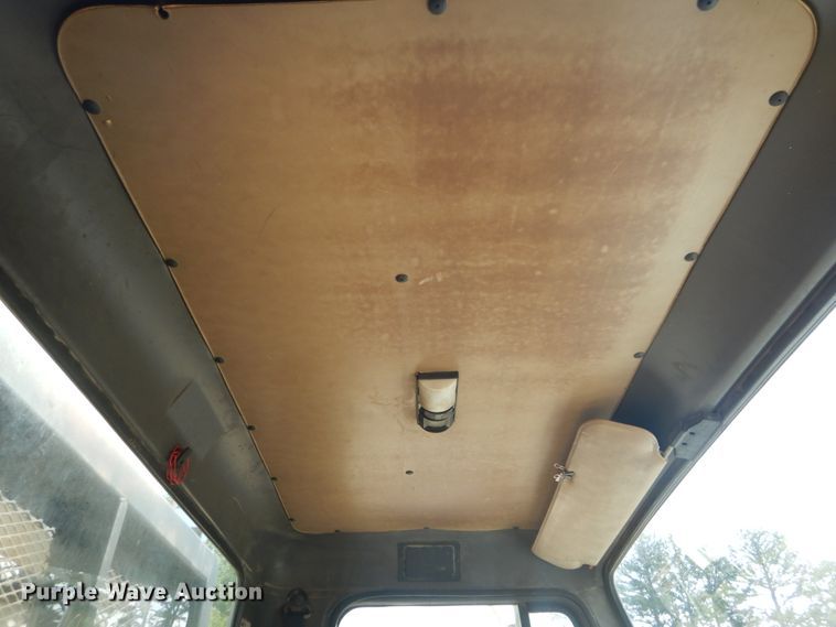 image for item GV9050 1995 International 4900  flatbed truck