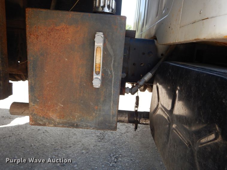 image for item GV9050 1995 International 4900  flatbed truck