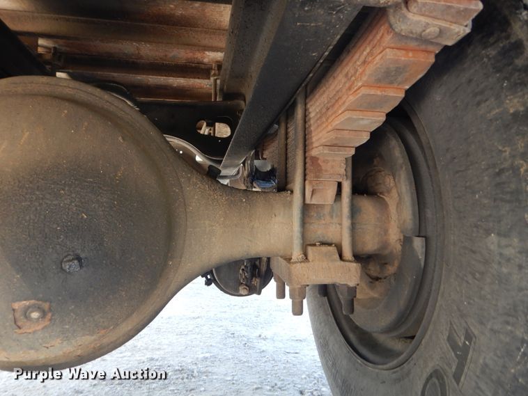 image for item GV9050 1995 International 4900  flatbed truck