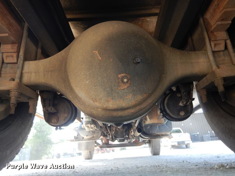 image for item GV9050 1995 International 4900  flatbed truck