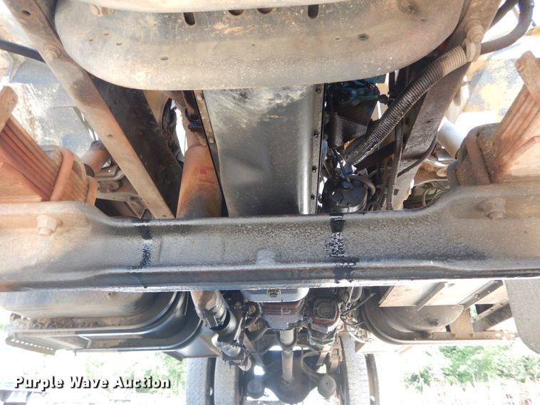 image for item GV9050 1995 International 4900  flatbed truck