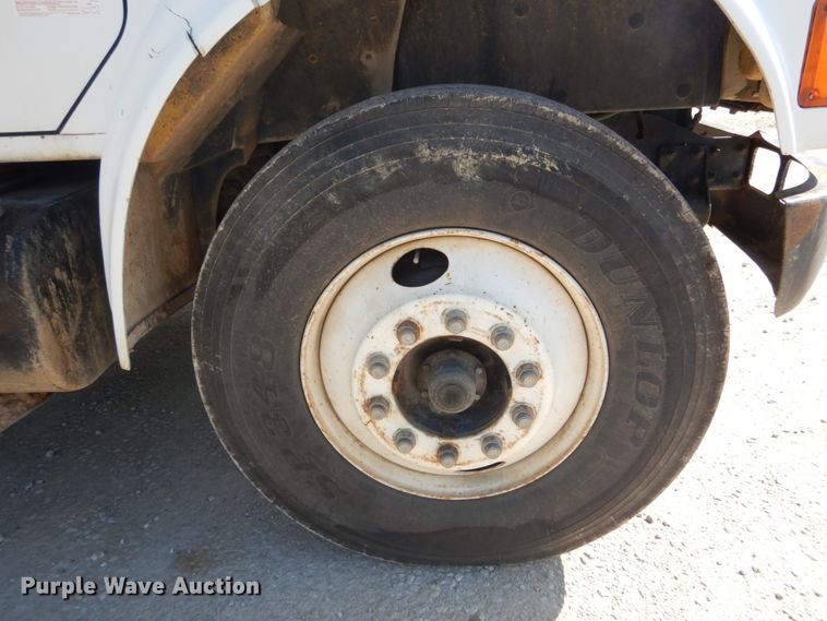 image for item GV9050 1995 International 4900  flatbed truck