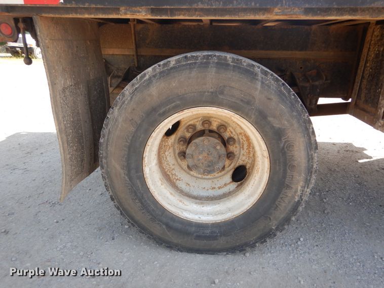 image for item GV9050 1995 International 4900  flatbed truck