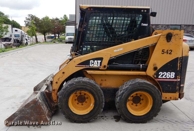 image for item GW9107 2004 Caterpillar 226B  skid steer loader
