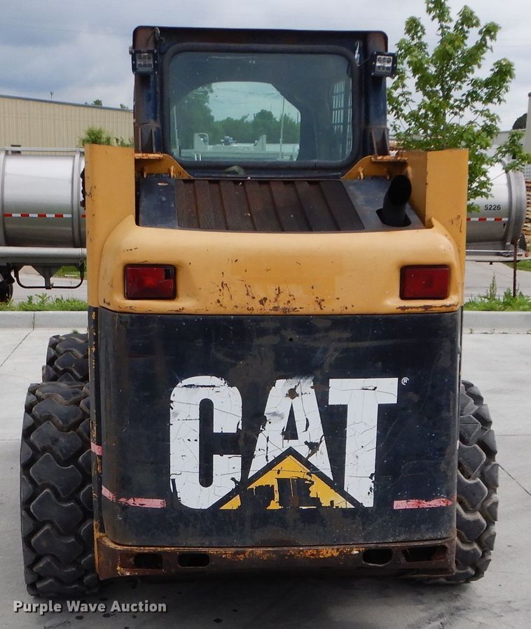 image for item GW9107 2004 Caterpillar 226B  skid steer loader