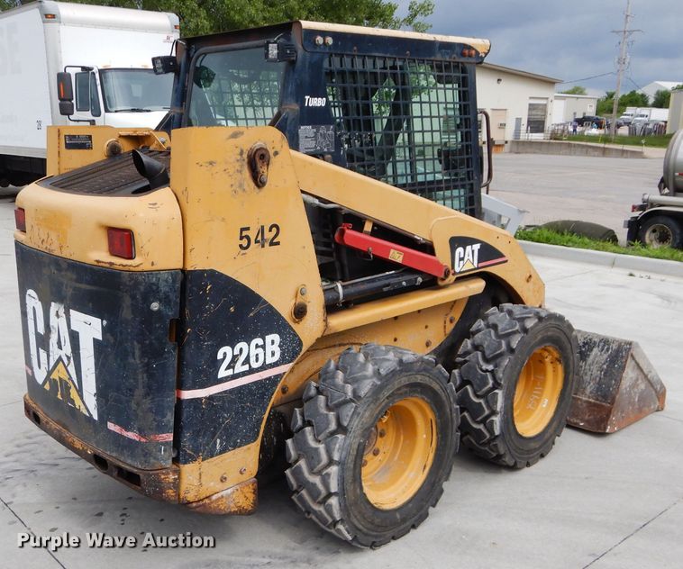 image for item GW9107 2004 Caterpillar 226B  skid steer loader