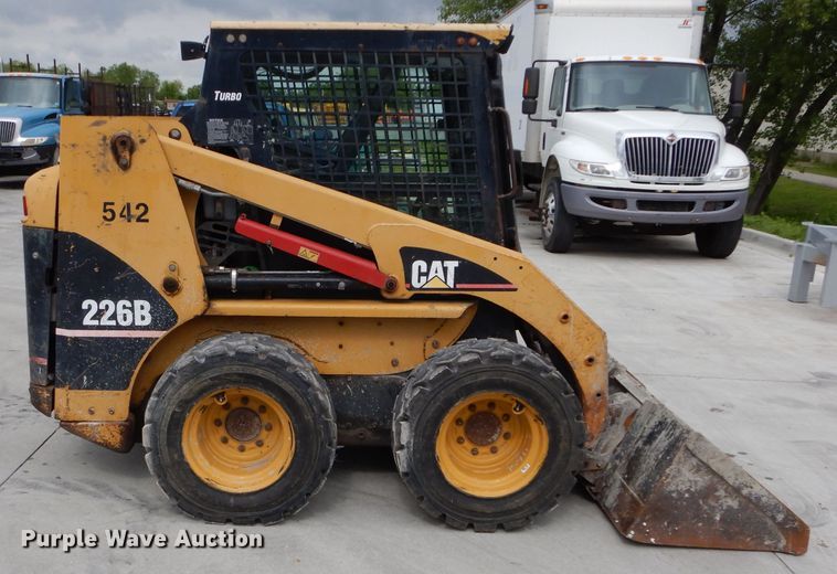 image for item GW9107 2004 Caterpillar 226B  skid steer loader