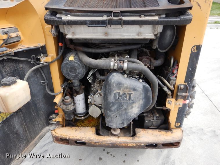 image for item GW9107 2004 Caterpillar 226B  skid steer loader