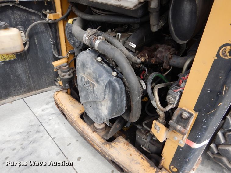 image for item GW9107 2004 Caterpillar 226B  skid steer loader