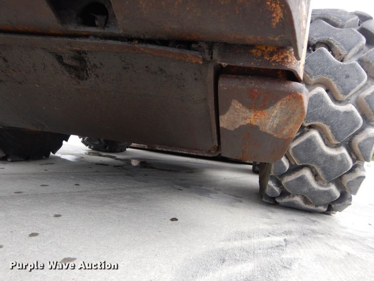 image for item GW9107 2004 Caterpillar 226B  skid steer loader