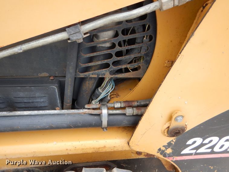 image for item GW9107 2004 Caterpillar 226B  skid steer loader